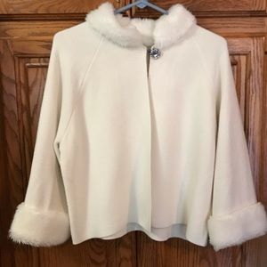 Women’s Jacket with faux collar and sleeve cuffs
